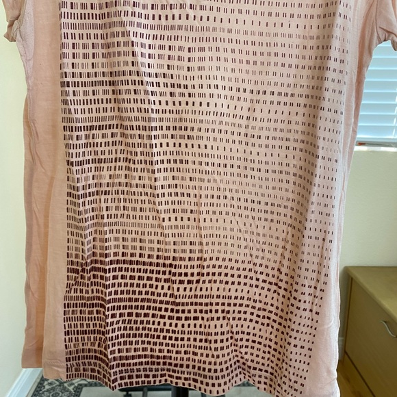 DKNY T-shirt size large - Picture 4 of 9